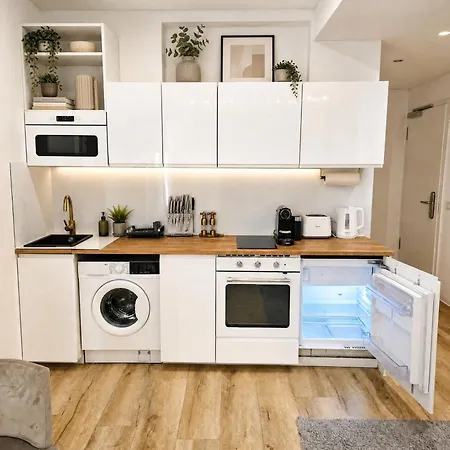 Apartment Lovely - Pool Gym Sauna Extra Buchbar *